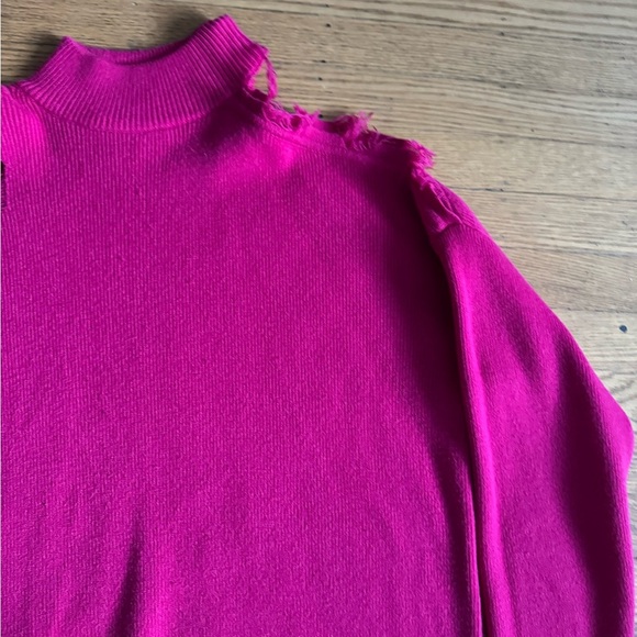 Women’s Forever 21 Distressed Fuchsia Turtleneck Sweater Size M Casual,Oversized - Picture 5 of 11